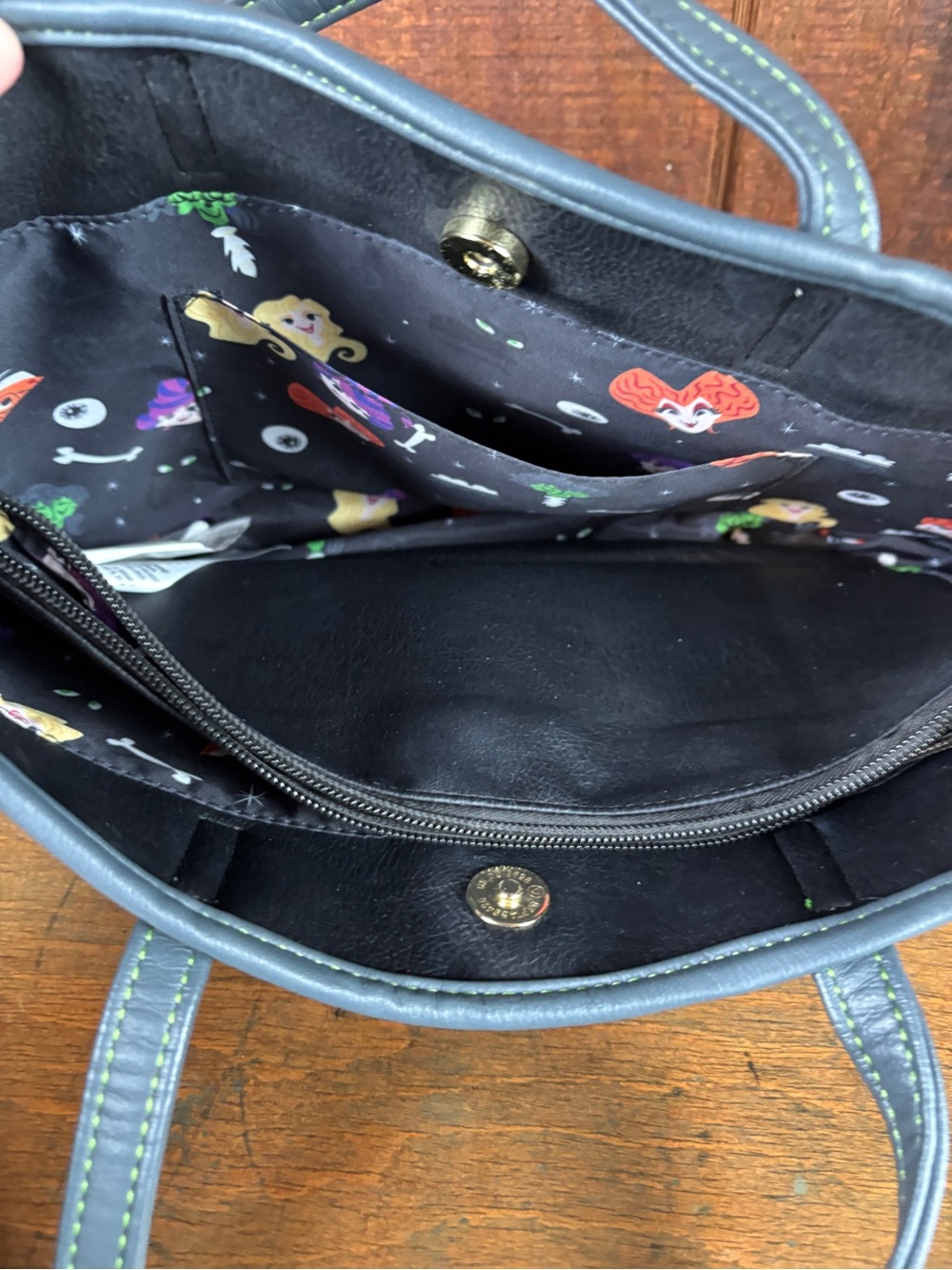 Loungefly Disney Pre-loved Hocus Pocus Sanderson Sisters Black Tote Bag - Picture 5 of 12